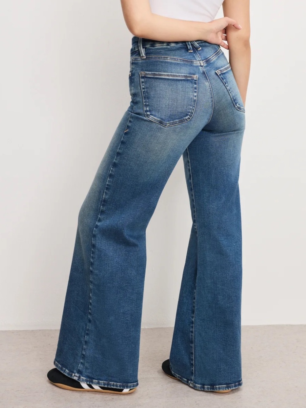 Good American Soft Tech Good Waist Palazzo 10/30 Jeans - Picture 9 of 9